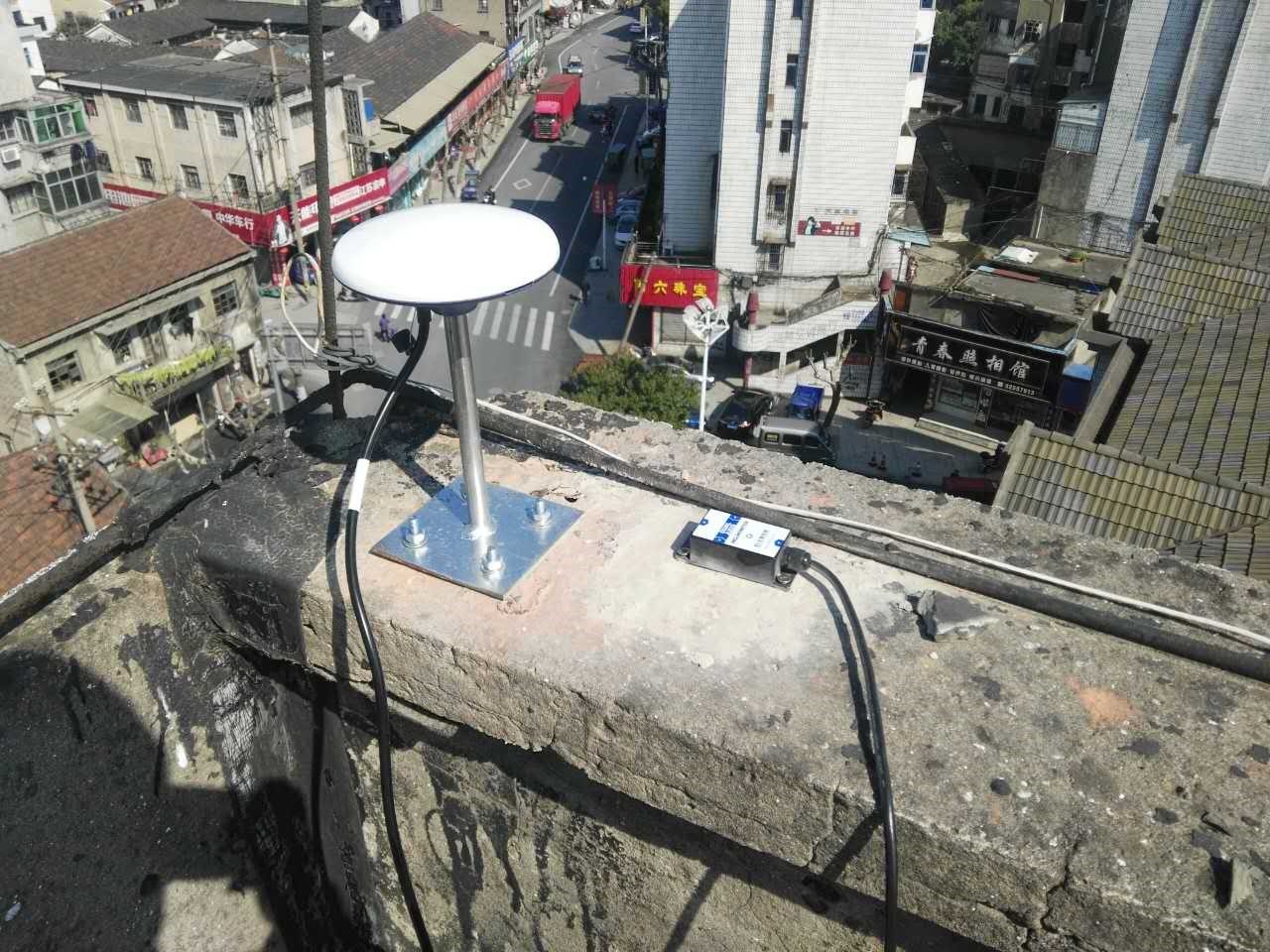 Figure 3_SHM Sensors Installed on Rooftop